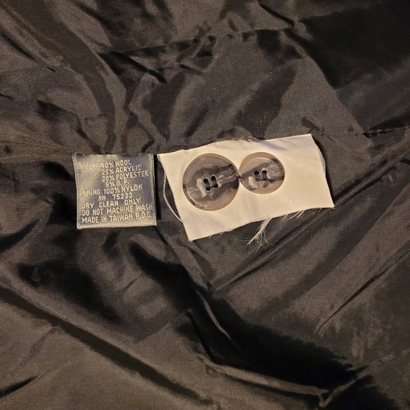 VINTAGE TRENCH COAT - Picture 6 of 16